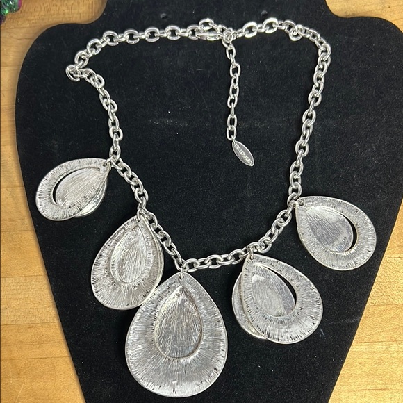 Elegant Silver and Blue Circular Pendant Necklace - Picture 8 of 9